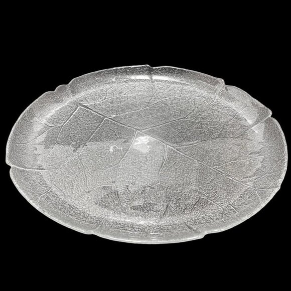 Vintage 1980s Arcoroc France Aspen 13" Wide Platter - Flower Clear Embossed Leaf - Picture 2 of 8